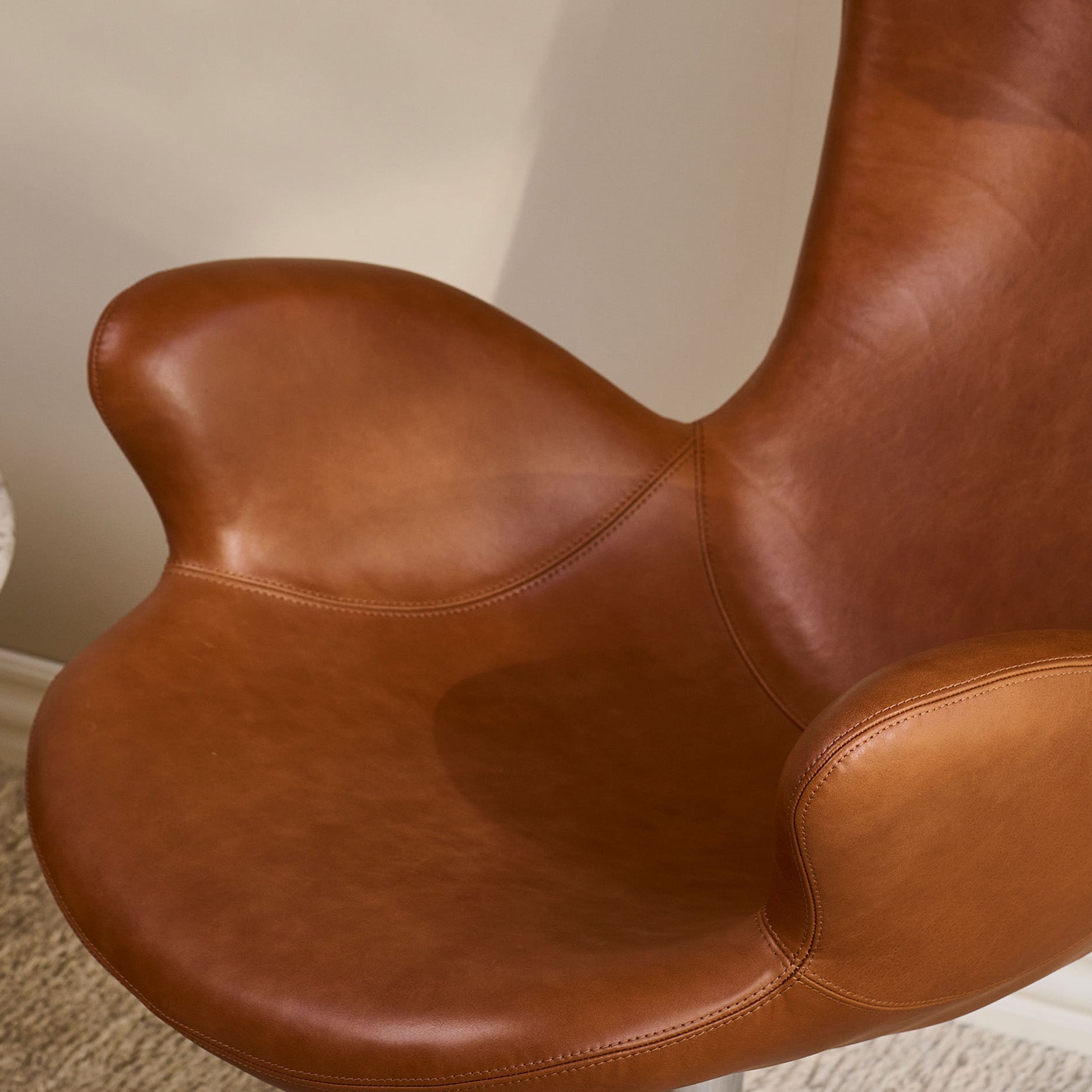 Victor loungestol læder m. sort drejesokkel